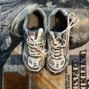 Bottega Veneta Black and White Men's Shoes